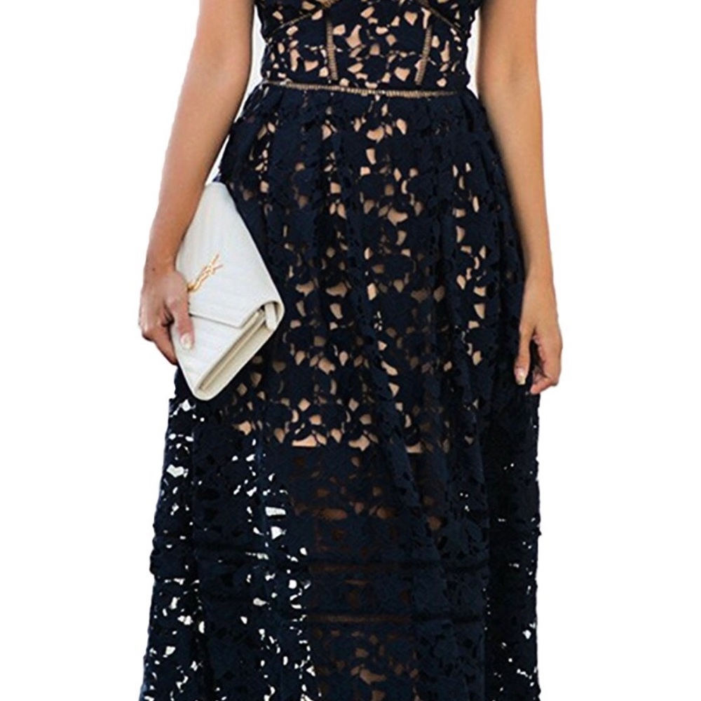 Elegant sleeveless lace dress